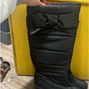 KATE SPADE PUFFER BOW BOOT BLACK W/pink liner